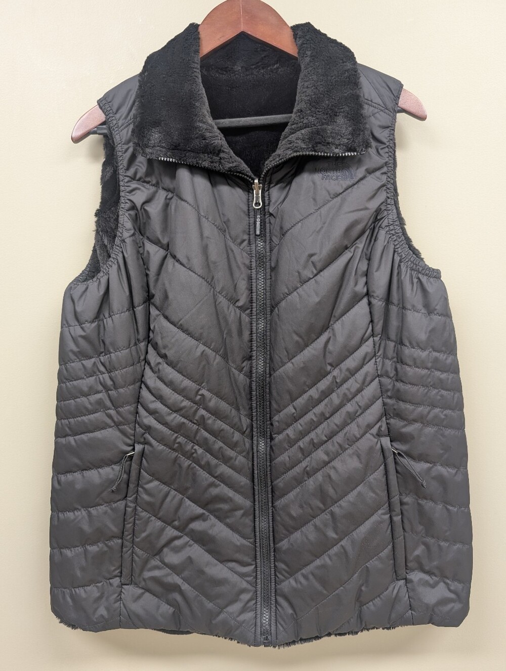 The North Face Women's Black Reversible Mossbud Vest XL